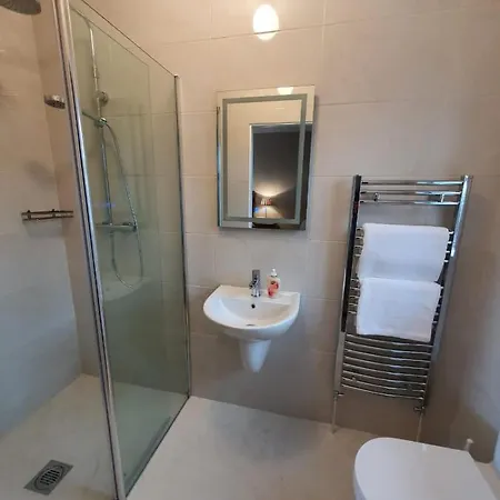 Claragh Semesterbostad *