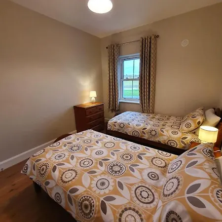 Semesterbostad Claragh *